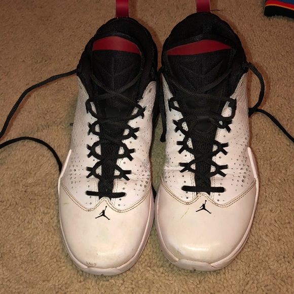 Men’s Jordan basketball shoes - Picture 2 of 4
